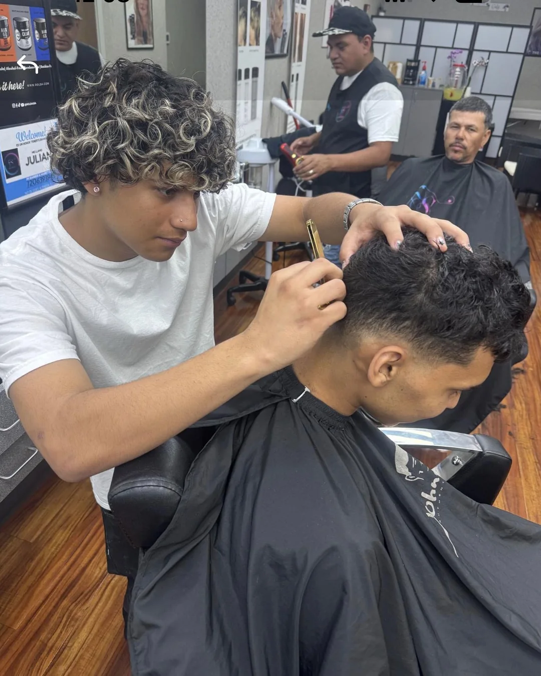 Barba y perfilado en Federal Heights — En la silla