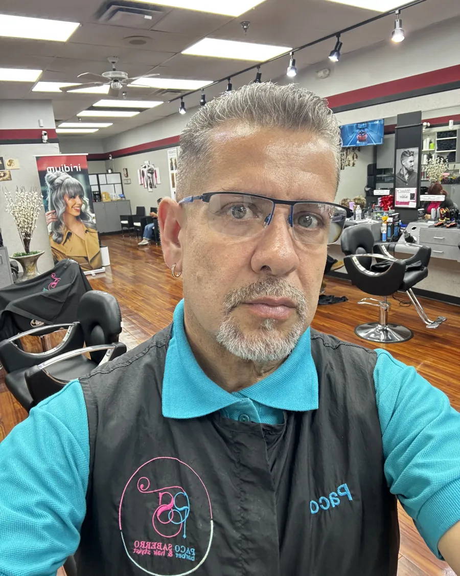 Paco — Fundador y Co-dueño · Master Colorista